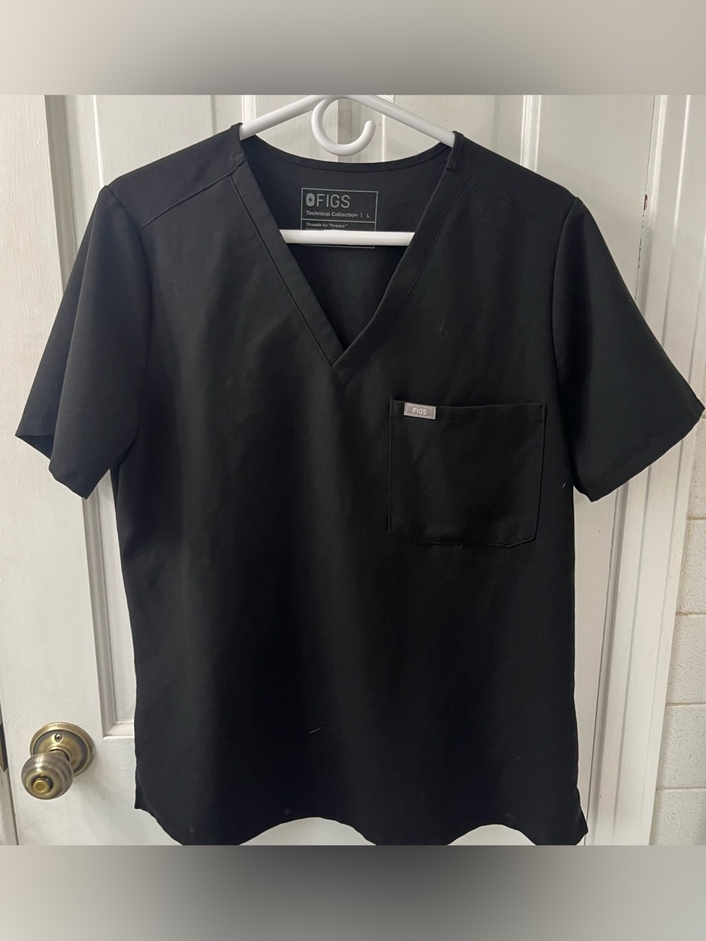 FIGS Technical Collection Women's Catarina V-Neck Scrub Top Black Large
